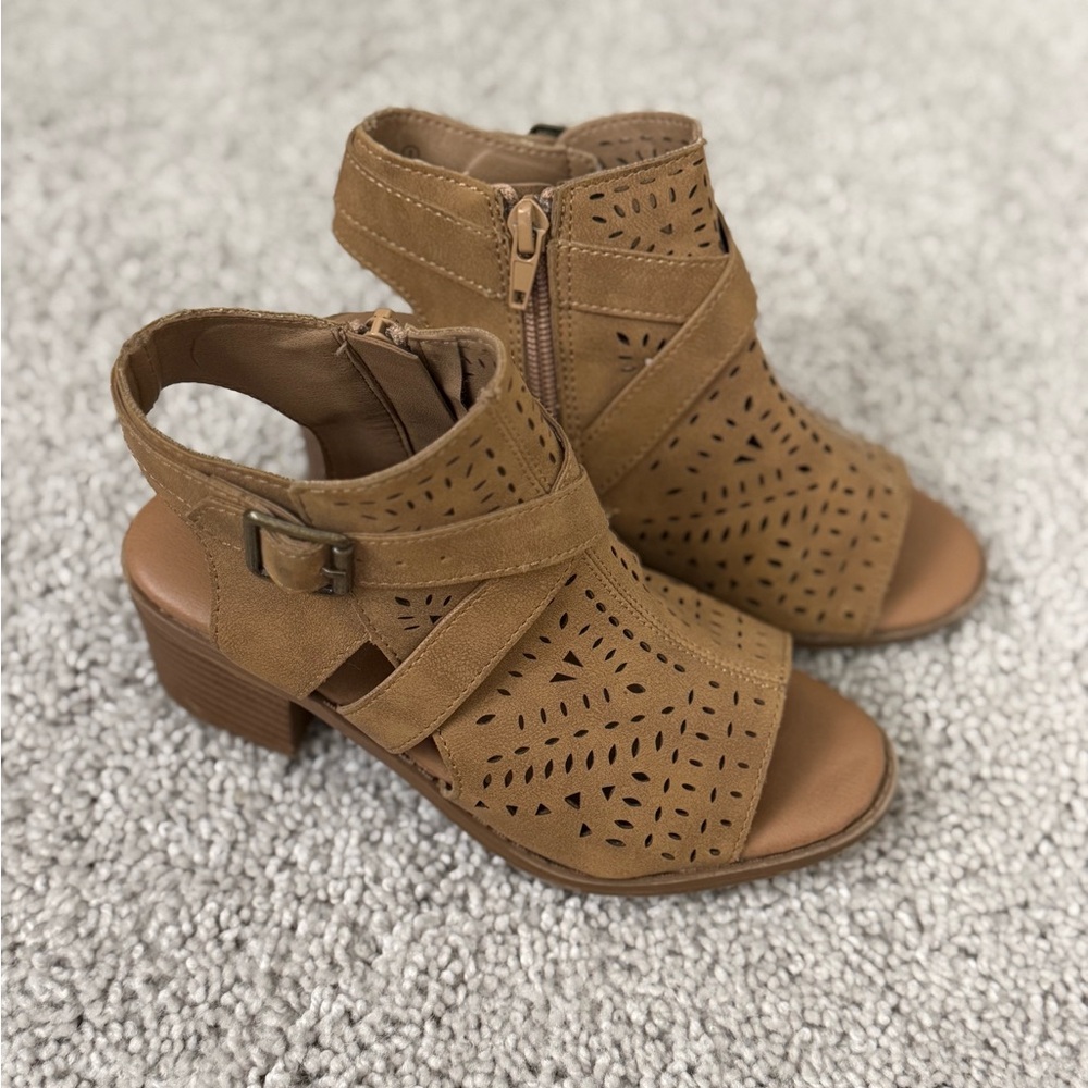 Justice Girls Tan Heels
